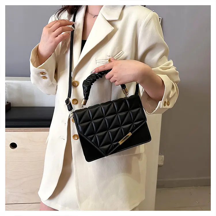 White Pleated Shoulder Bag for Women 2024 Spring — feature 10