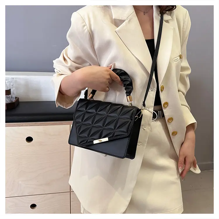 White Pleated Shoulder Bag for Women 2024 Spring — feature 11