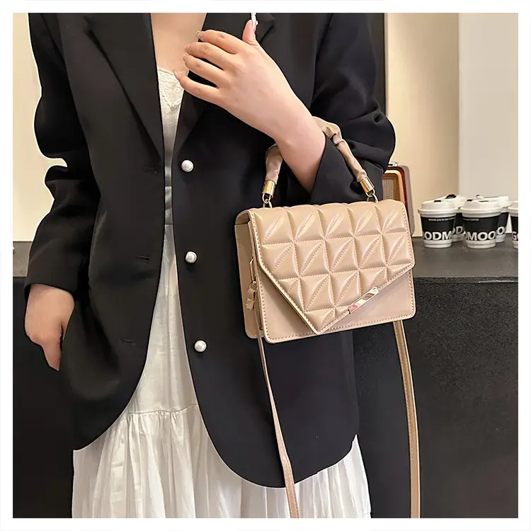 White Pleated Shoulder Bag for Women 2024 Spring — feature 12