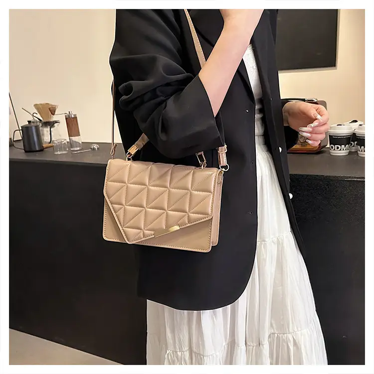 White Pleated Shoulder Bag for Women 2024 Spring — feature 13