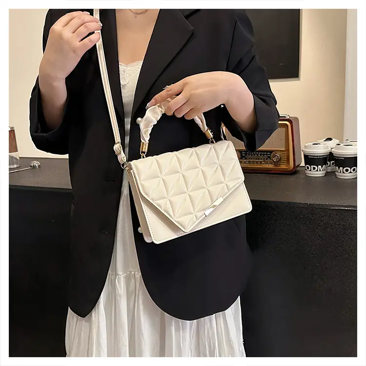White Pleated Shoulder Bag for Women 2024 Spring — feature 15