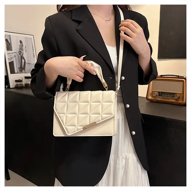 White Pleated Shoulder Bag for Women 2024 Spring — feature 16