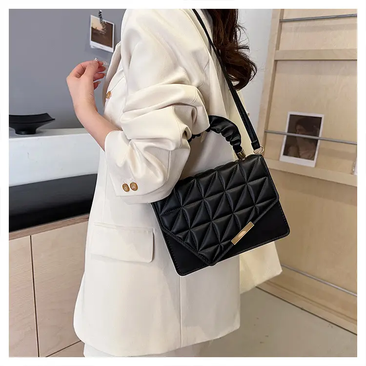 White Pleated Shoulder Bag for Women 2024 Spring — feature 9
