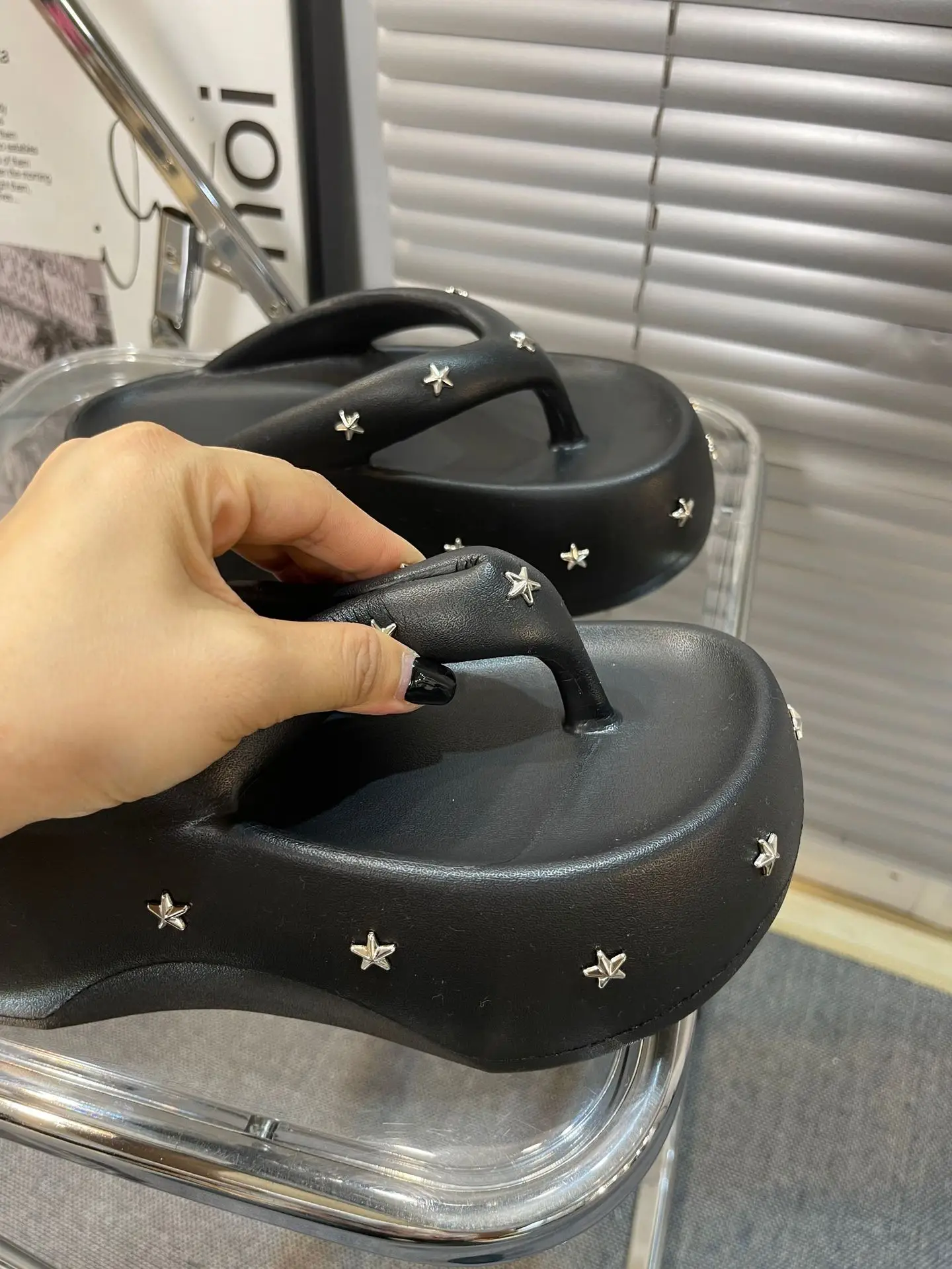 Black Star Starry Star Wedge Sandals 2025 — feature 4