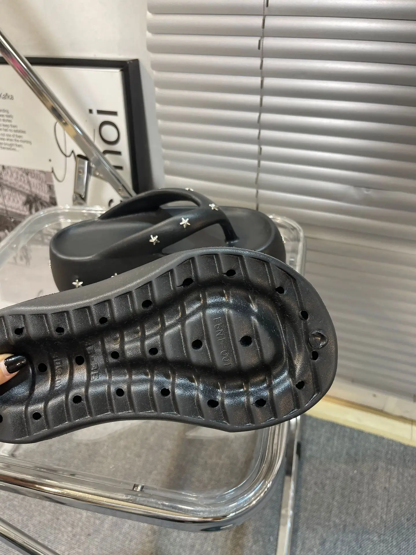 Black Star Starry Star Wedge Sandals 2025 — feature 6