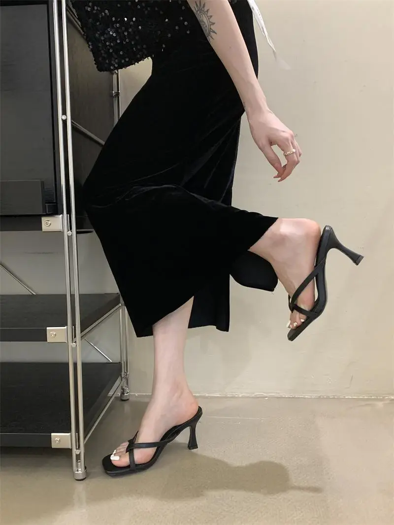 2026 Summer New Style French-Style Thong Sandals, Thin-Heeled Slippers for Women, Outdoor Wear, Square-Toed High-Heeled Flip-Flops — feature 13