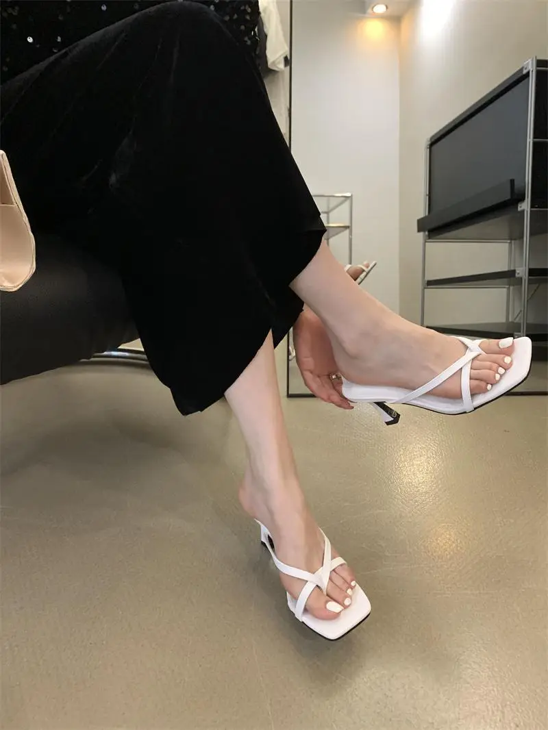 2026 Summer New Style French-Style Thong Sandals, Thin-Heeled Slippers for Women, Outdoor Wear, Square-Toed High-Heeled Flip-Flops — feature 15