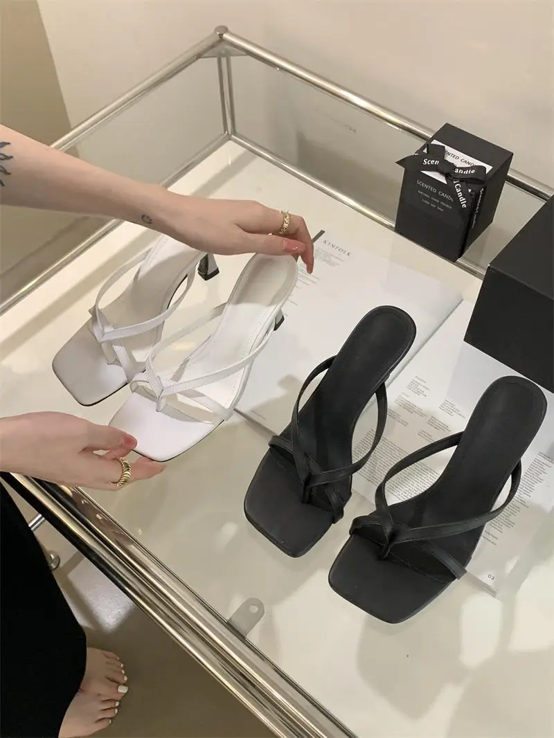 2026 Summer New Style French-Style Thong Sandals, Thin-Heeled Slippers for Women, Outdoor Wear, Square-Toed High-Heeled Flip-Flops — feature 2