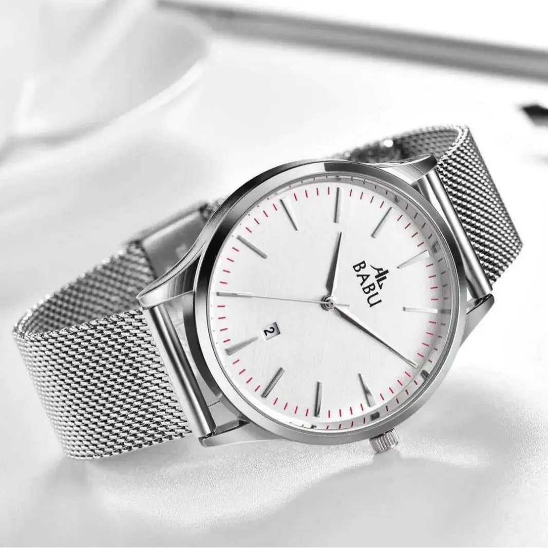 Classic Men's Quartz Watch with Mesh Band - Image 4