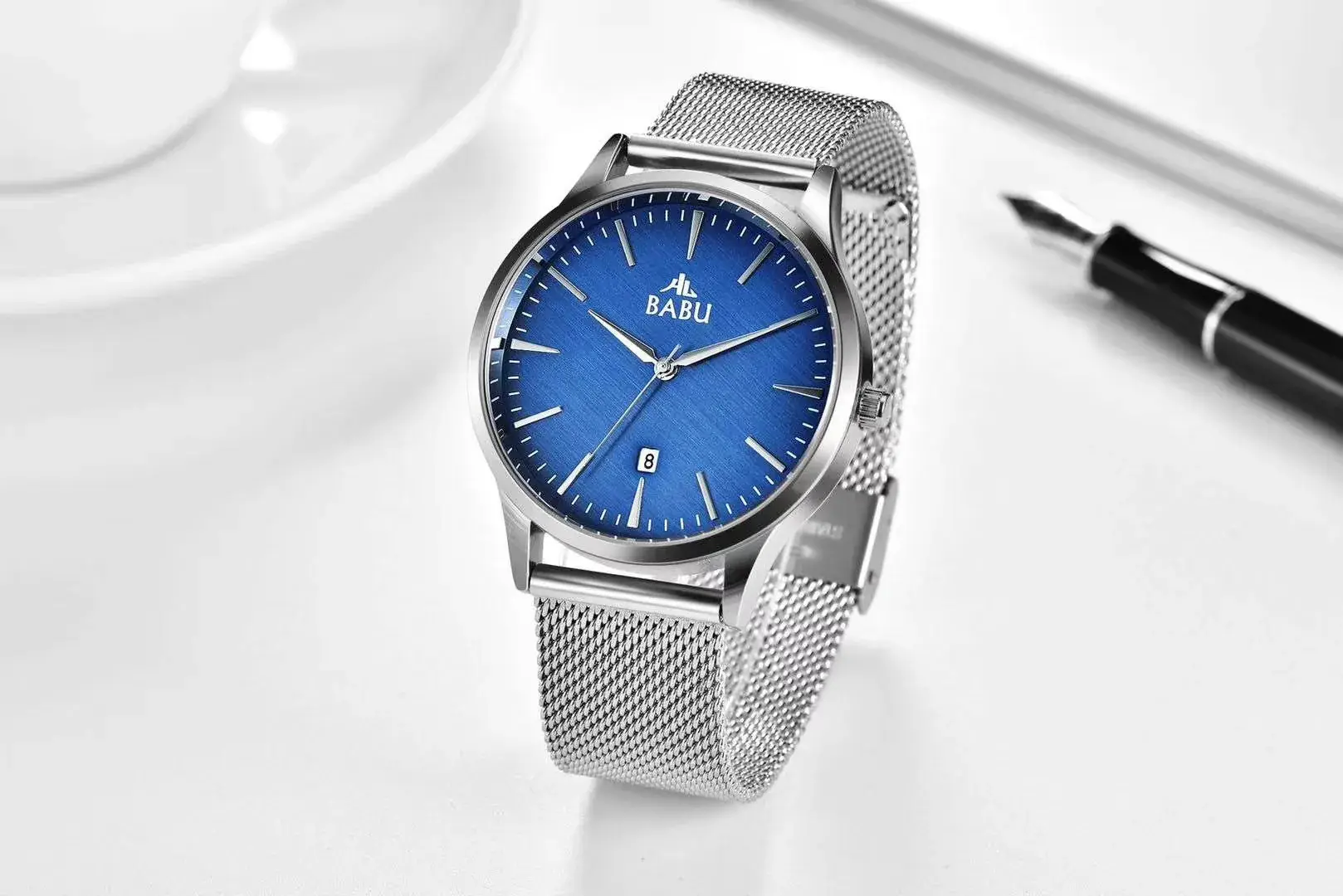 Classic Men's Quartz Watch with Mesh Band - Image 2