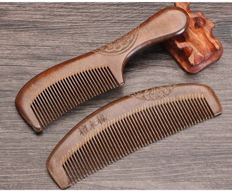 Golden Silk Sandalwood Moon Comb with Wide Teeth — feature 13
