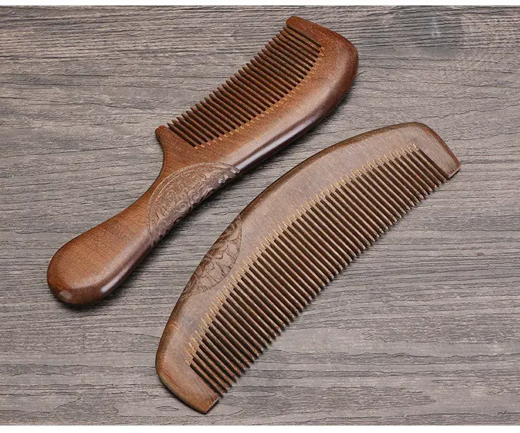 Golden Silk Sandalwood Moon Comb with Wide Teeth — feature 15