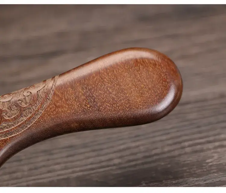 Golden Silk Sandalwood Moon Comb with Wide Teeth — feature 16