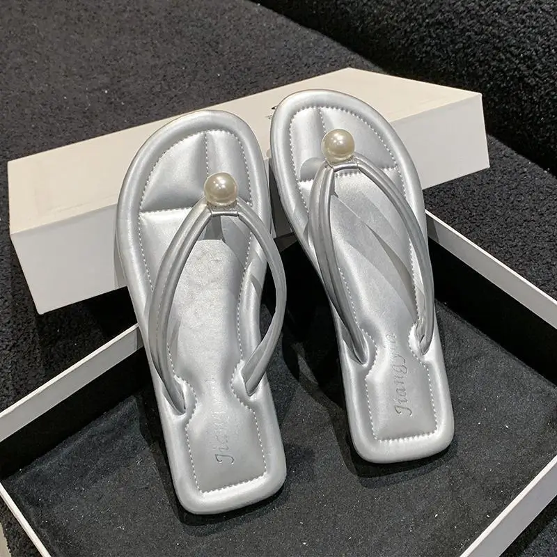 Pearl Flip-Flops for Women, Summer Outdoor Wear, Flat Soft Sole, Travel Beach Sandals, 2026 New Model - Image 2
