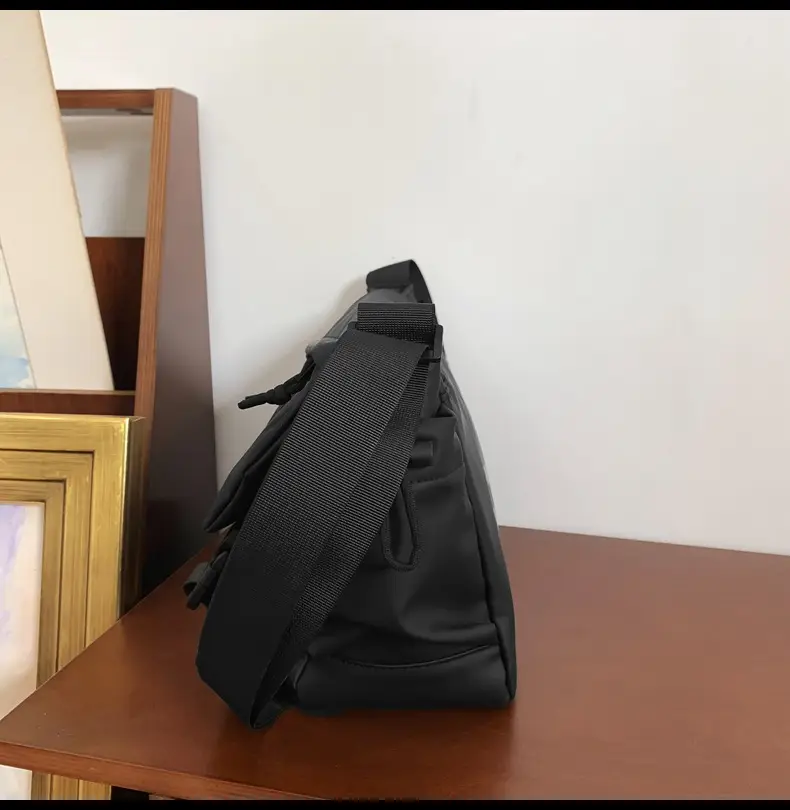 2026 Men's Black Water-Resistant Shoulder Bag — feature 13