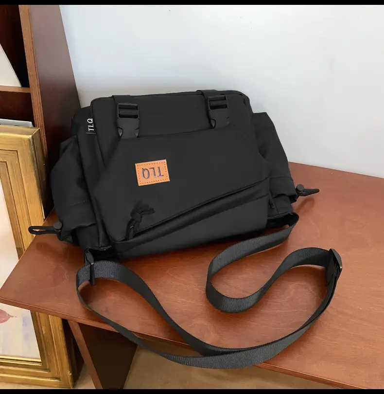 2026 Men's Black Water-Resistant Shoulder Bag — feature 16