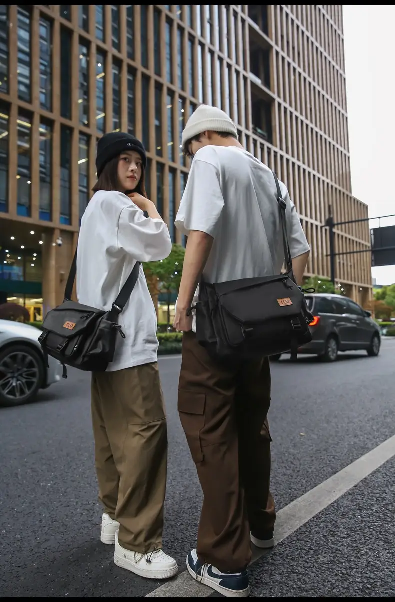 2026 Men's Black Water-Resistant Shoulder Bag — feature 28