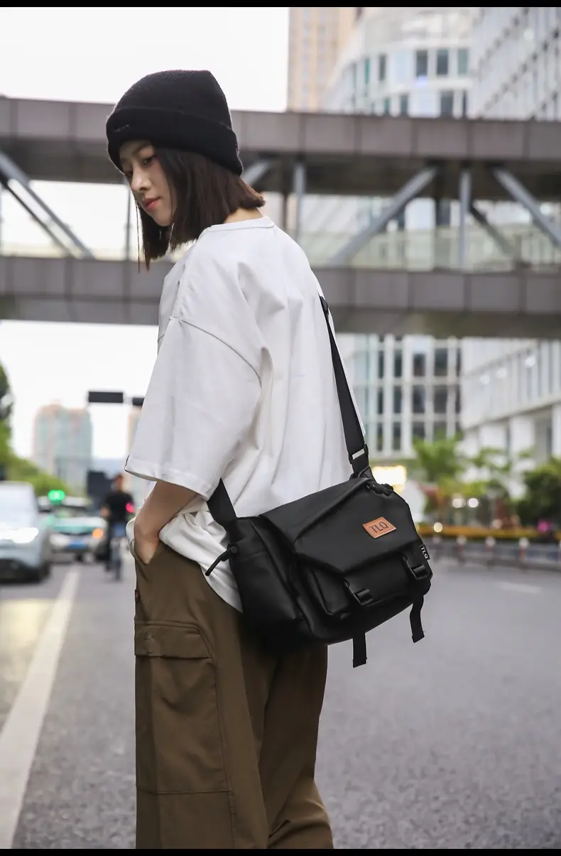 2026 Men's Black Water-Resistant Shoulder Bag — feature 29
