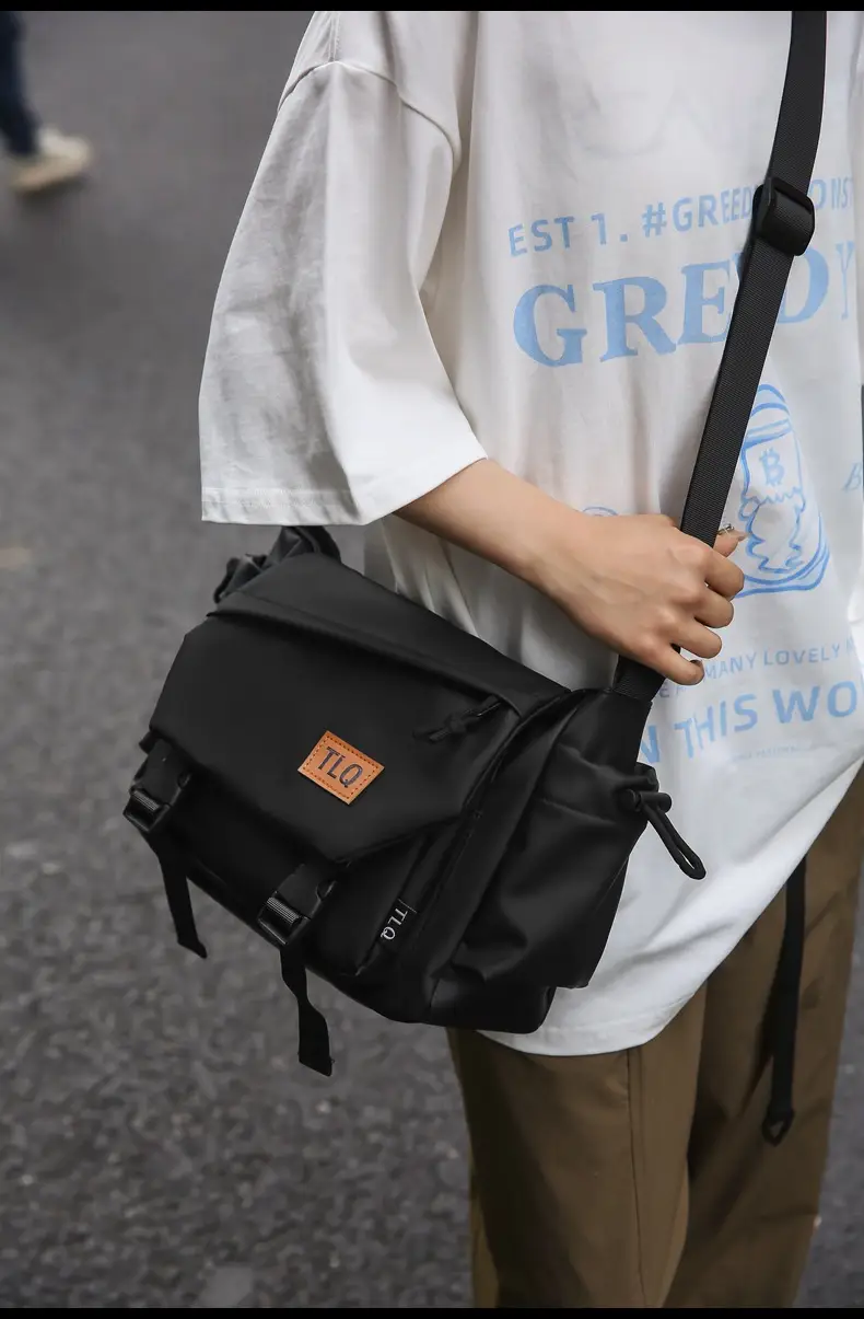2026 Men's Black Water-Resistant Shoulder Bag — feature 31