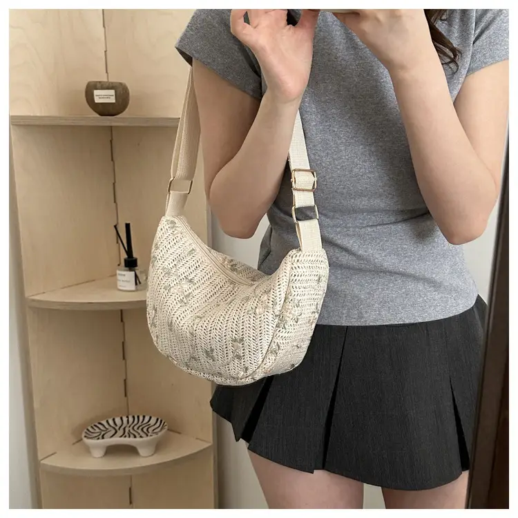Vintage Straw Saddle Shoulder Bag for Women 2024 — feature 15