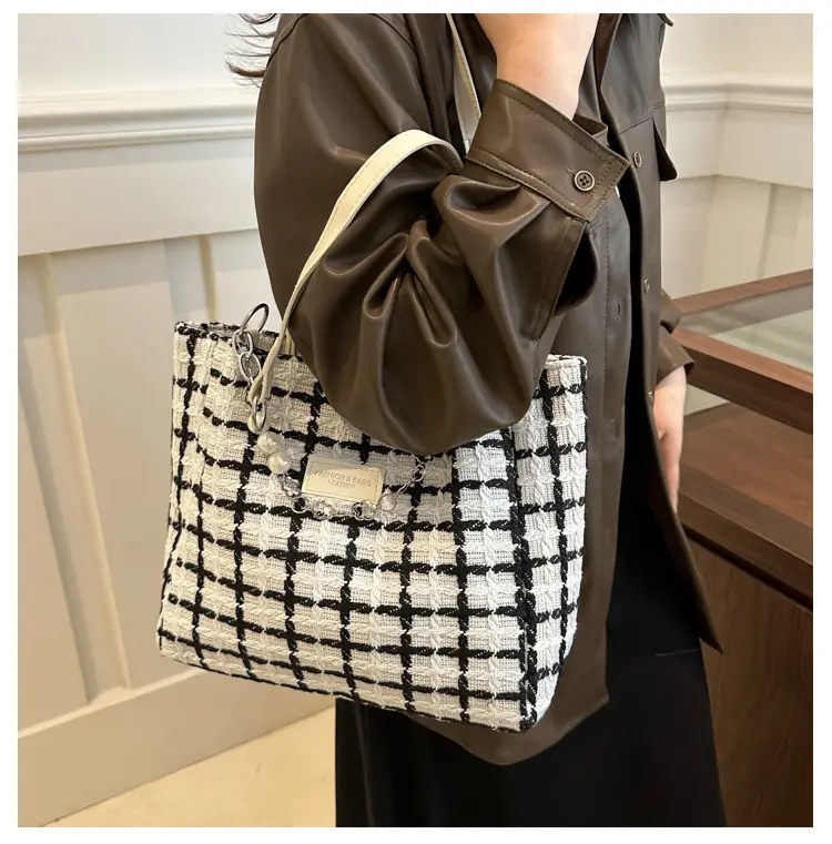 Women Checkered Plaid Handheld Tote Bag Black White — feature 10