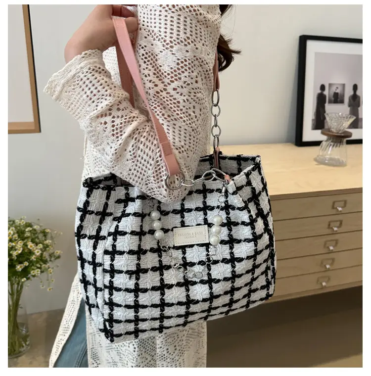 Women Checkered Plaid Handheld Tote Bag Black White — feature 12