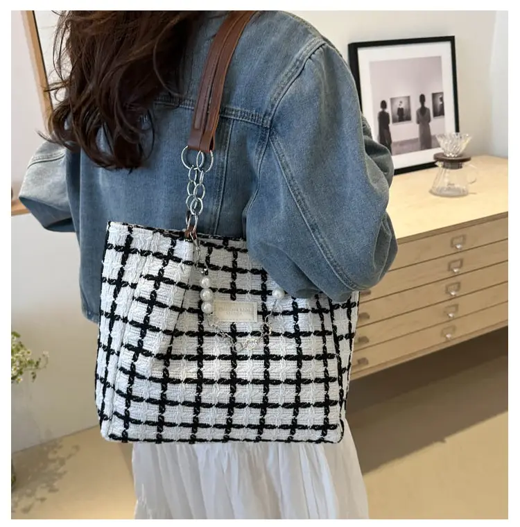 Women Checkered Plaid Handheld Tote Bag Black White — feature 20