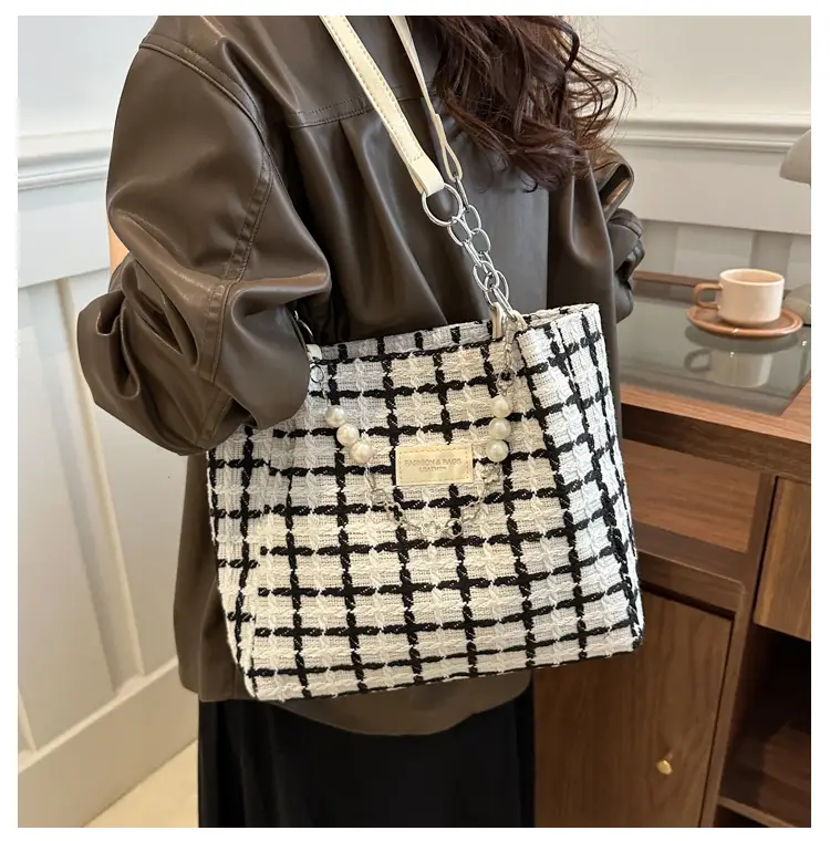 Women Checkered Plaid Handheld Tote Bag Black White — feature 9