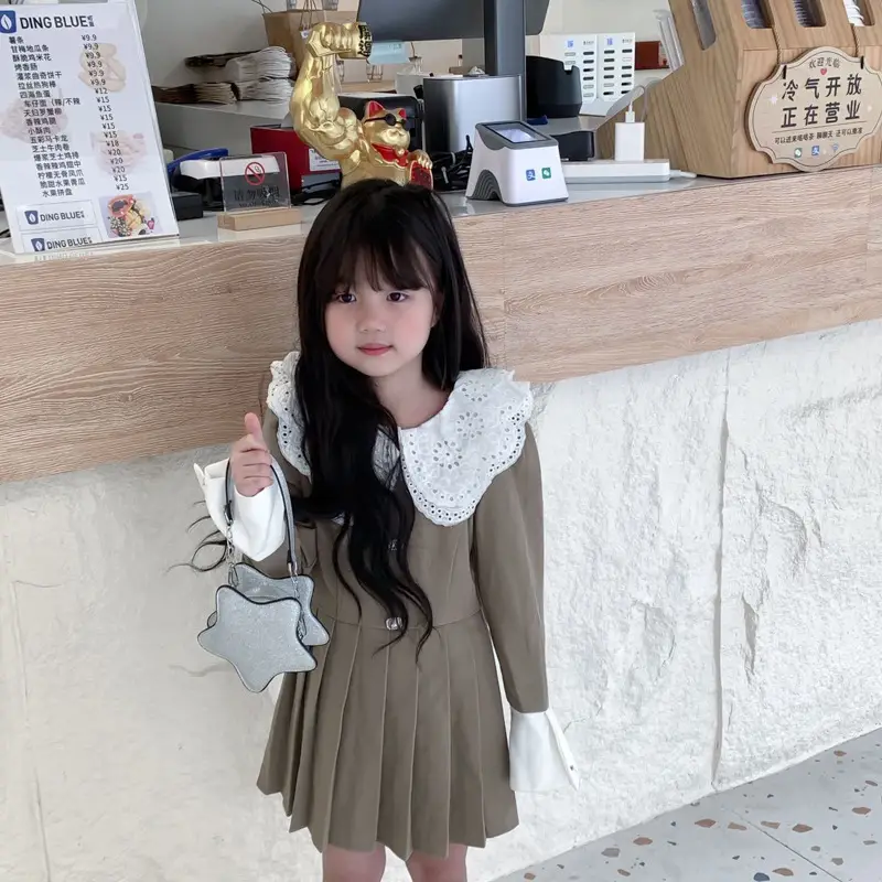 Star-shaped Korean Fashion Chain Crossbody Bag for Boys Girls - Image 8
