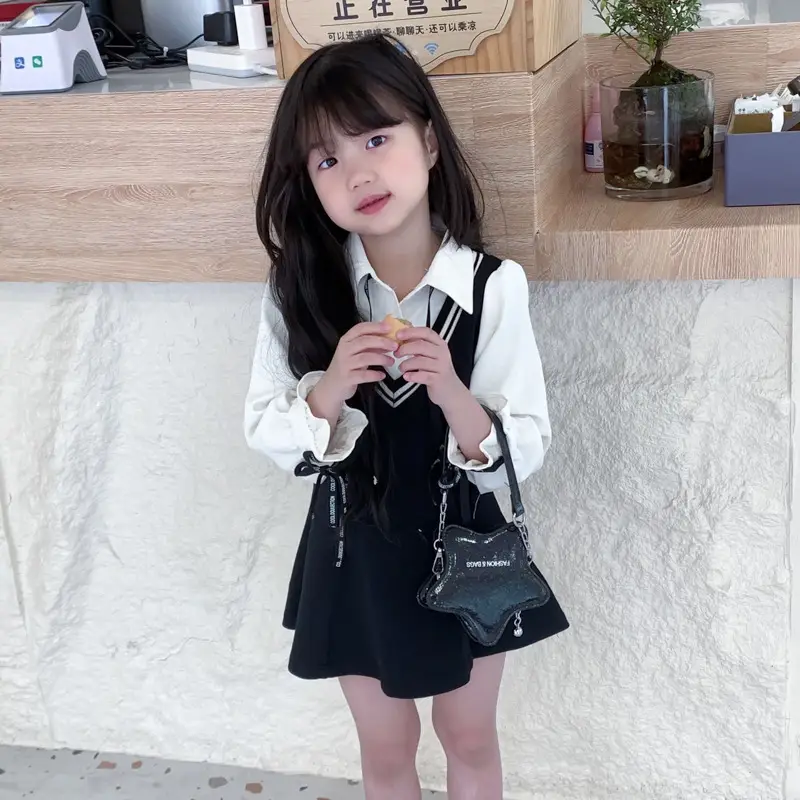 Star-shaped Korean Fashion Chain Crossbody Bag for Boys Girls - Image 9