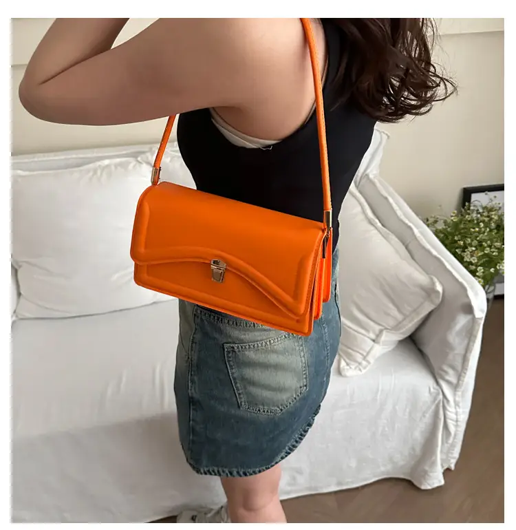 Elegant Green Lock Shoulder Bag for Women 2024 Spring — feature 16