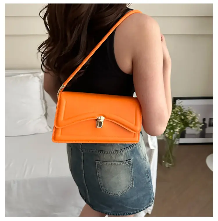 Elegant Green Lock Shoulder Bag for Women 2024 Spring — feature 18