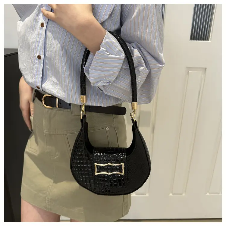 Women's Crocodile Pattern Shoulder Bag Cream 2024 - Image 9