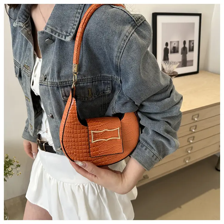 Women's Crocodile Pattern Shoulder Bag Cream 2024 - Image 10