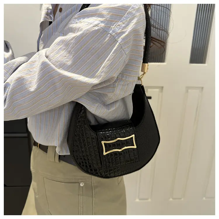 Women's Crocodile Pattern Shoulder Bag Cream 2024 — feature 21