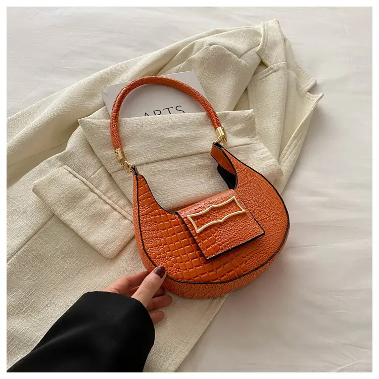 Women's Crocodile Pattern Shoulder Bag Cream 2024 - Image 3