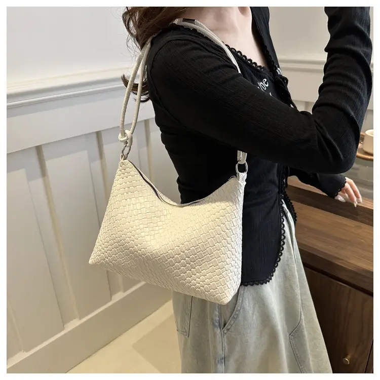 Women's Woven Underarm Bag Large Capacity Spring 2024 — feature 10