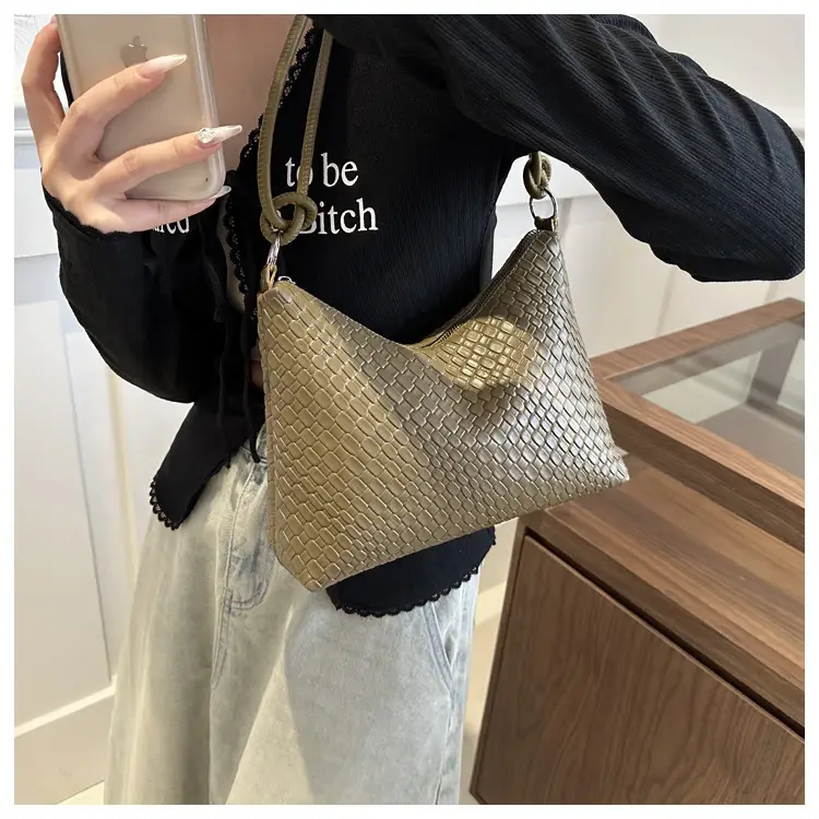 Women's Woven Underarm Bag Large Capacity Spring 2024 — feature 14