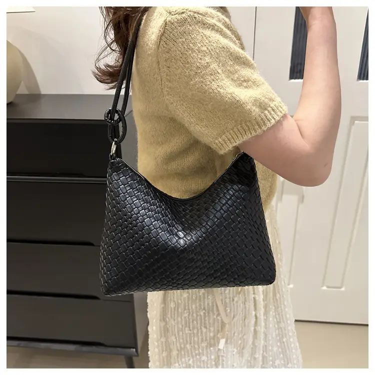 Women's Woven Underarm Bag Large Capacity Spring 2024 — feature 19