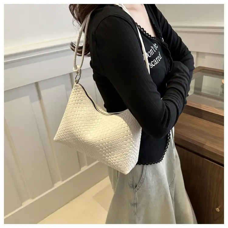 Women's Woven Underarm Bag Large Capacity Spring 2024 — feature 9