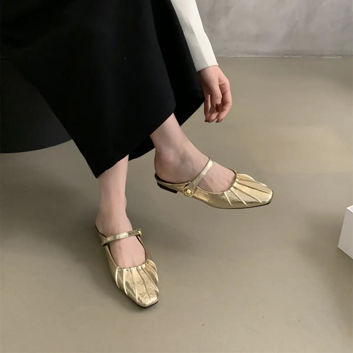 French Style Gold Feathered Slippers Women's Flat Bottom - Image 6
