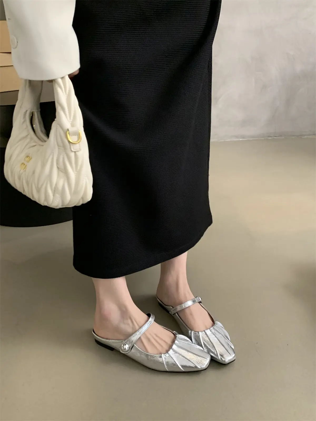 French Style Gold Feathered Slippers Women's Flat Bottom — feature 3