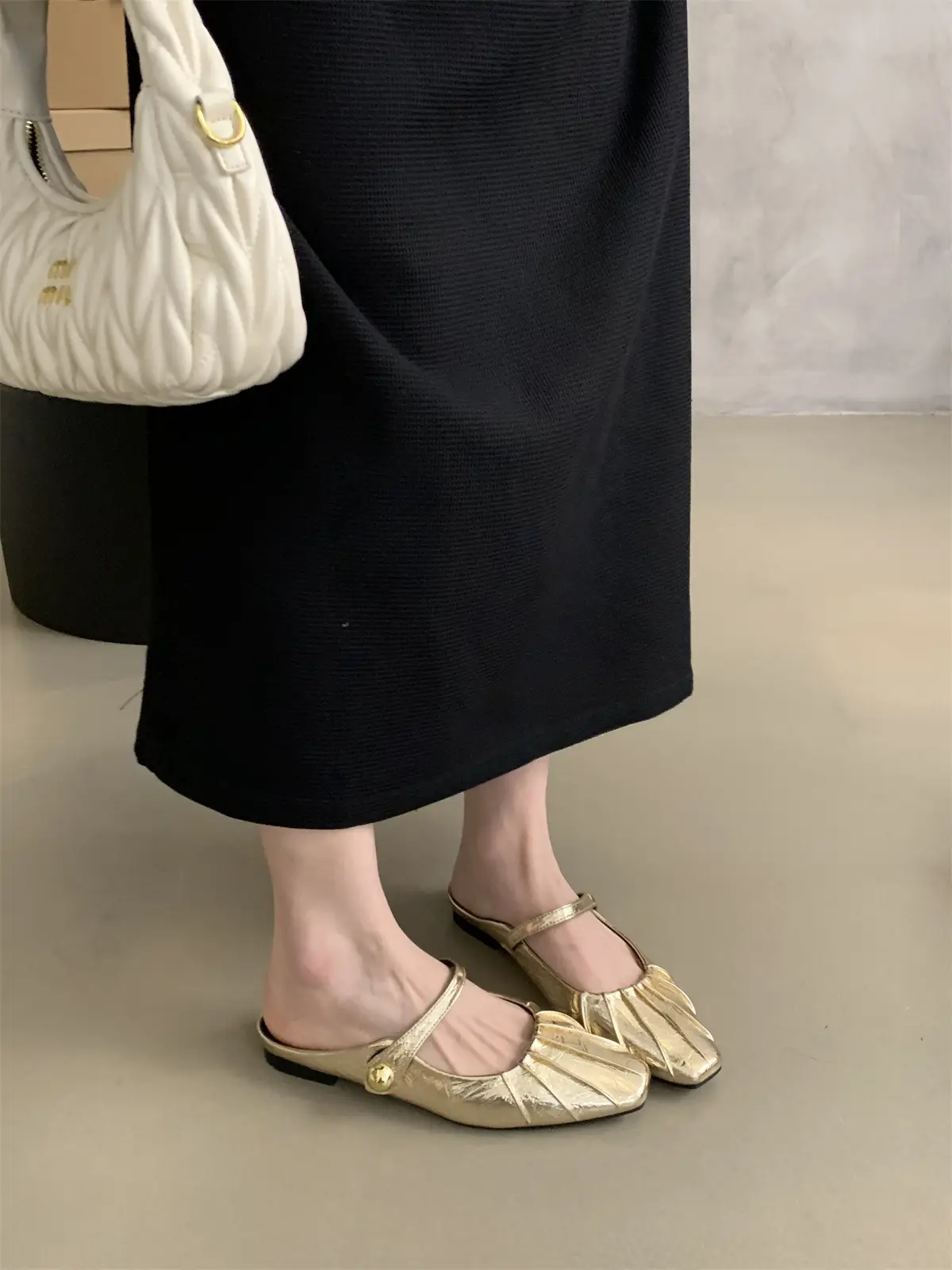 French Style Gold Feathered Slippers Women's Flat Bottom — feature 5