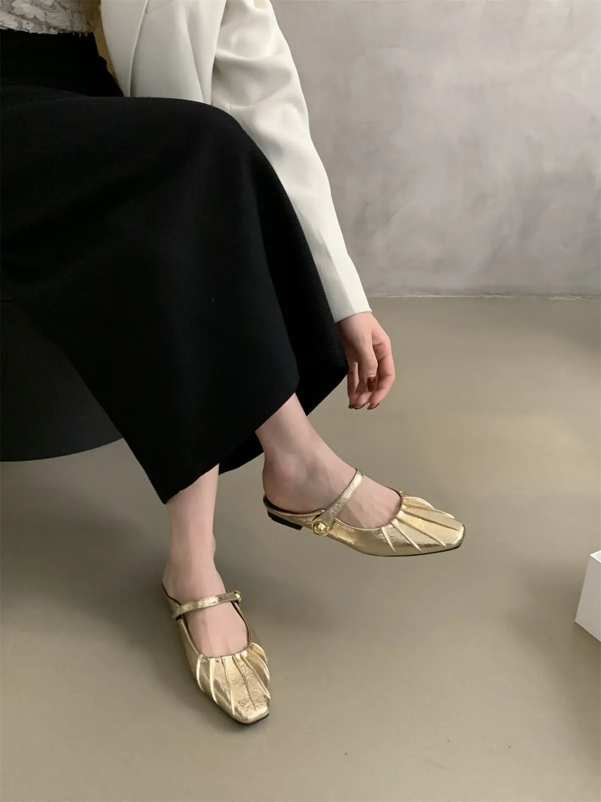 French Style Gold Feathered Slippers Women's Flat Bottom — feature 6