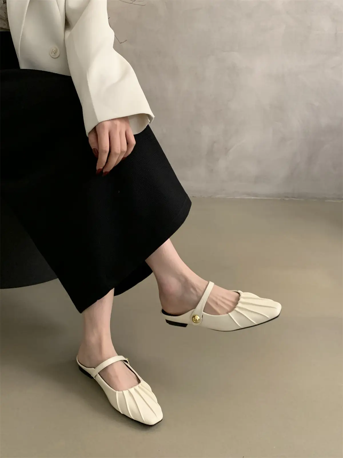 French Style Gold Feathered Slippers Women's Flat Bottom — feature 7