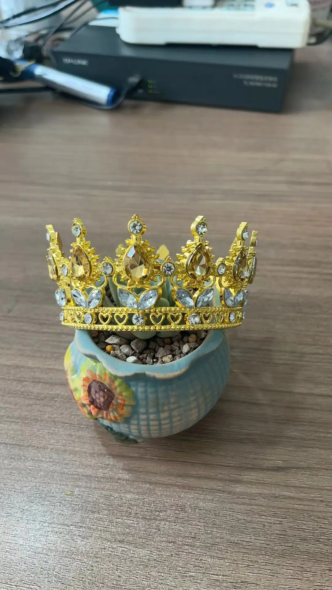 Golden Cross Border Crown Crown for Wedding Party Decoration — feature 2