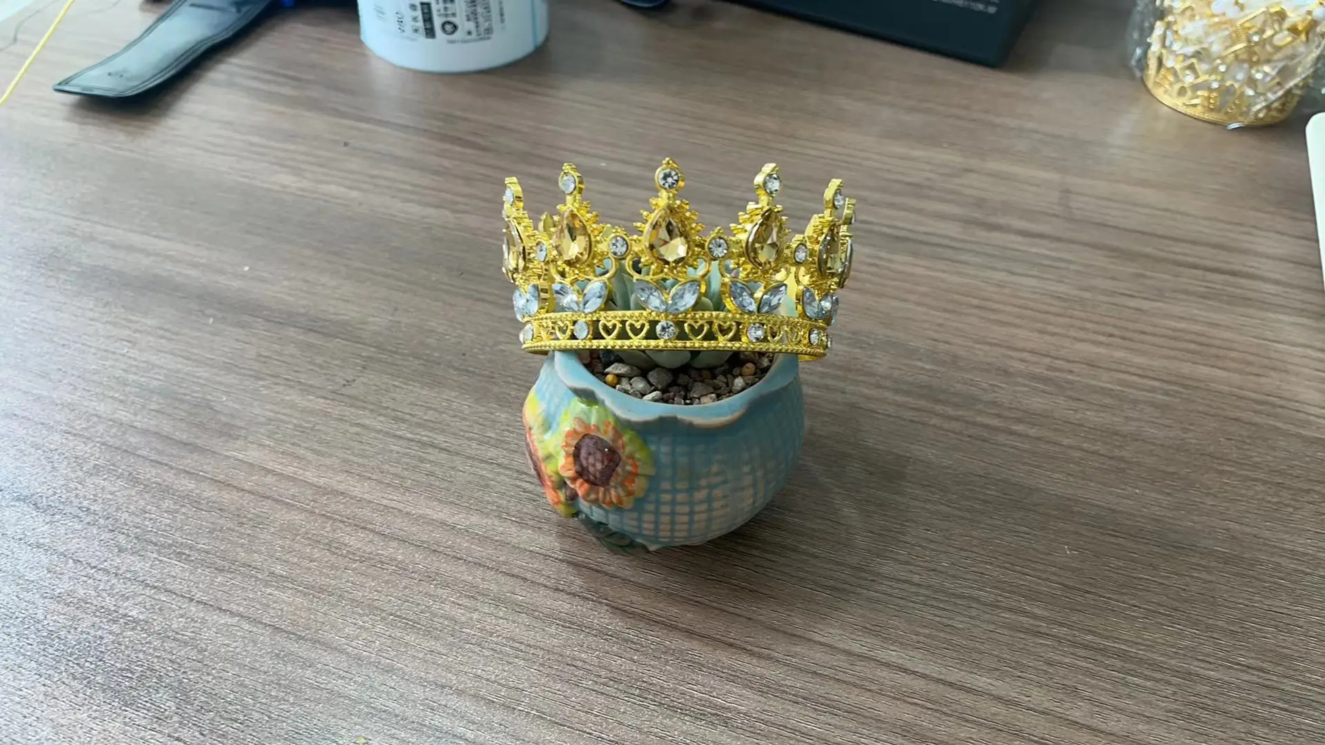 Golden Cross Border Crown Crown for Wedding Party Decoration — feature 3