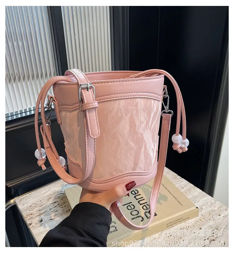 Black French Niche Shoulder Bag for Women 2026 — feature 1