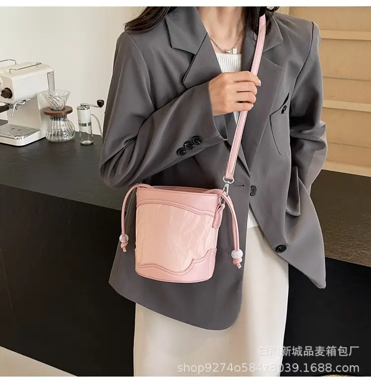 Black French Niche Shoulder Bag for Women 2026 — feature 17