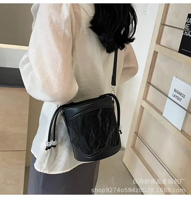 Black French Niche Shoulder Bag for Women 2026 — feature 19